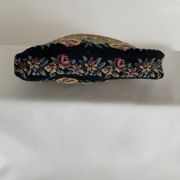 Vintage Floral Tapestry Handbag - Picture 4 of 11